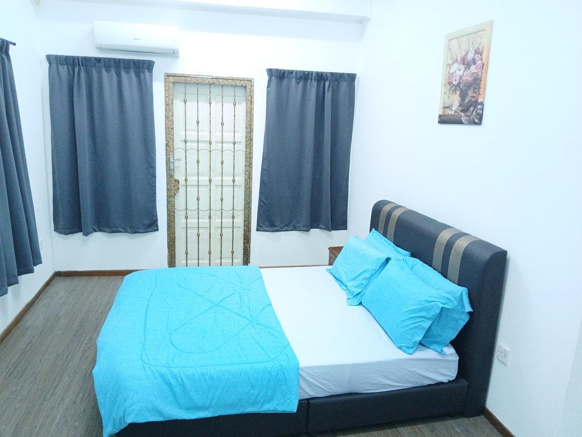Holiday home Jacks For 16pax N Close To Jonkers Street Malacca